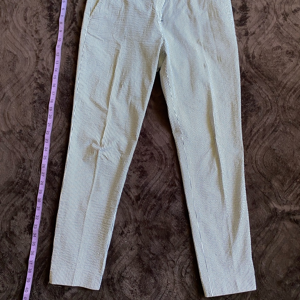 Jones New York White and Gray Cropped Pants